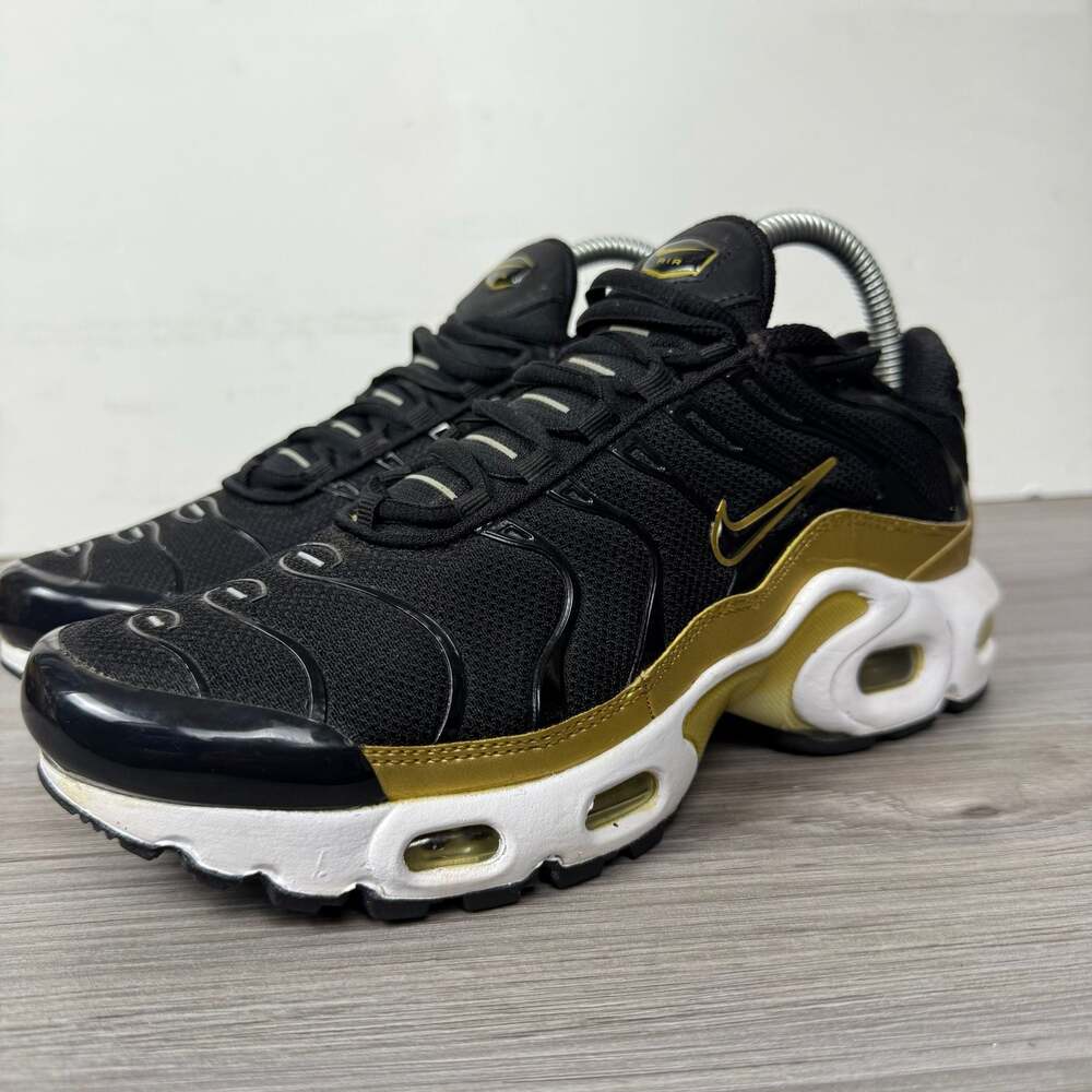 Nike Air Max Plus GS Black Metallic Gold Sneakers Sz 5Y